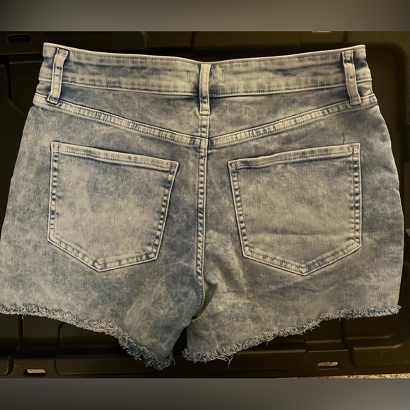 Express Jean shorts - Picture 2 of 4